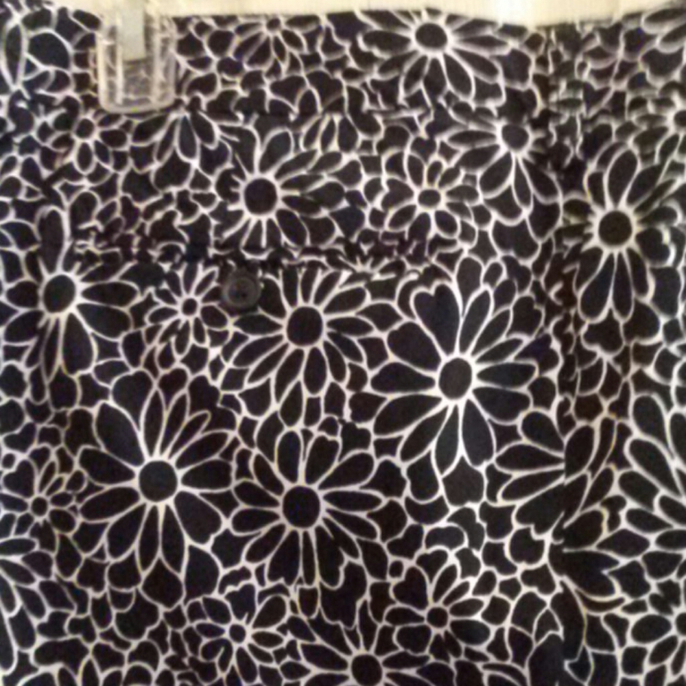 Shorts - Picture 3 of 6